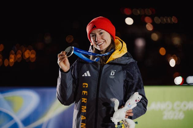 OLYMPICS - Winter Olympic Games, Olympische Spiele, Olympia, OS Milano Cortina 2026 CORTINA D AMPEZZO,ITALY,16.FEB.26 - OLYMPICS, BOBSLEIGH - Winter Olympic Games Milano Cortina 2026, monobob, women. Image shows the rejoicing of Laura Nolte (GER). Keywords: medal  GEPAxpictures xAlexanderxSolc