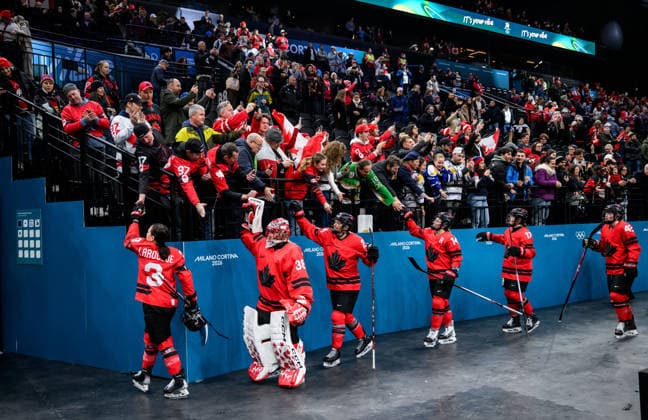 260216 Jocelyne Larocque, goaltender Emerance Maschmeyer, Natalie Spooner, Renata Fast and Sophie Jaques of Canada celebrate with fans after the women s Ice hockey, Eishockey semifinal between Canada and Switzerland during day 10 of the 2026 Winter Olympics on February 16, 2026 in Milan. Photo: Emma Wallskog BILDBYRAN kod EW EW0639 ishockey ice hockey Olympic Games, Olympische Spiele, Olympia, OS olympics winter olympics os ol olympiska spel vinter-os olympiske leker milano cortina 2026 milan cortina 2026 milano cortina 2026 olympic games milano cortina 2026 winter olympic games milano cortina-os milano cortina-ol vinter-ol 10 bbeng kanada canada schweiz switzerland dam semifinal jubel publik *** 260216 Jocelyne Larocque, goaltender Emerance Maschmeyer, Natalie Spooner, Renata Fast and Sophie Jaques of Canada celebrate with fans after the women s ice hockey semifinal between Canada and Switzerland during day 10 of the 2026 Winter Olympics on February 16, 2026 in Milan Photo Emma Wallskog BILDBYRAN code EW EW0639 ice hockey ice hockey olympic games olympics winter olympics os ol olympic games winter os olympic games milano cortina 2026 milan cortina 2026 milano cortina 2026 olympic games milano cortina 2026 winter olympic games milano cortina os milano cortina ol winter ol 10 bbeng canada canada schweiz switzerland women s ice hockey semifinal cheering crowd  Copyright: EMMAxWALLSKOG BB260216EW129