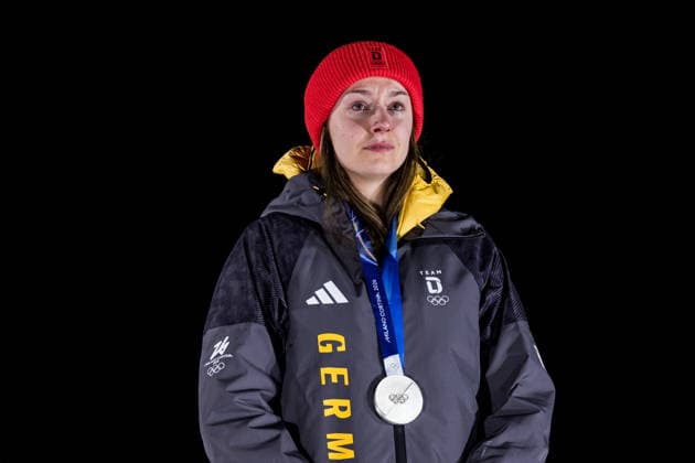 CORTINA, ITALY - FEBRUARY 16: Silver medalist Laura Nolte (Germany) fighting off tears during the Bobsleigh Women s Monobob medal ceremony at the Milano Cortina 2026 Olympics at Cortina Sliding Centre on day 10 of the Milano Cortina 2026 Olympics on February 16, 2026 in Cortina, Italy. Editorial use only. Italy Copyright: xSteffiexWunderlx
