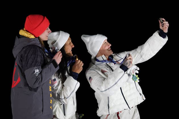 Selfie-time for Kaillie Armbruster Humphries from United State, bronze medal, Laura Nolte from Germany, silver medal and Eloana Taylor Meyers from United States during the Olympic Winter games, Winterspiele,Spiele, Summer games Milano-Cortina 2026, Bobsleigh Women s Monobob, Gold Medal race on February 16, 2026 at Cortina Sliding Center in Cortina d Ampezzo, Italy.  Copyright: xLucianoxMariaxBisi IPAxSportx xipa-agency.netx xx IPA_71623775 IPA_Agency_IPA71623775