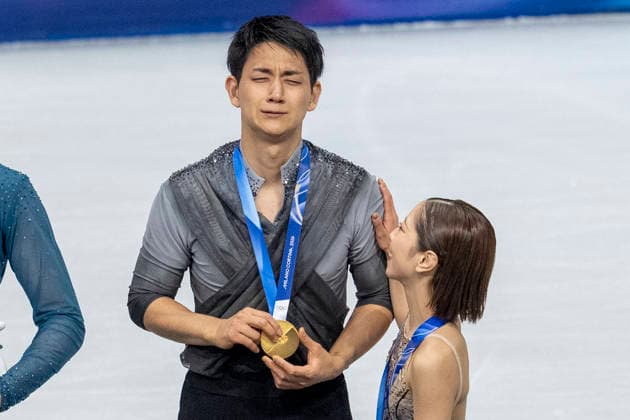 Figure skating, Eiskunstlauf - Milano Cortina 2026 Winter Olympics: Day 10 Gold medalist Riku Miura and partner Ryuichi Kihara of Team Japan celebrates following the Pair Skating - Free Skating on day ten of the Milano Cortina 2026 Winter Olympic Games, Olympische Spiele, Olympia, OS at Milano Ice Skating Arena on February 16, 2026 in Milan, Italy Milan Italy  Copyright: xAndrzejxIwanczukx originalFilename:iwanczuk-figuresk260216_npj0i.jpg
