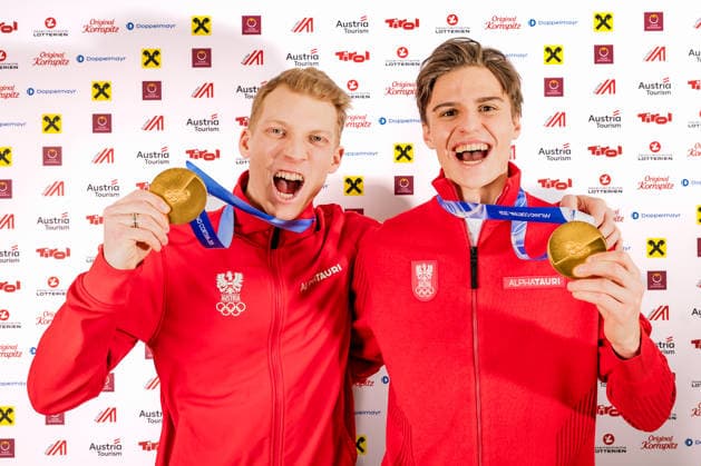 OLYMPICS - Winter Olympic Games, Olympische Spiele, Olympia, OS Milano Cortina 2026 PREDAZZO,ITALY,16.FEB.26 - OLYMPICS, Ski jumping, Skispringen, Ski, nordisch - Winter Olympic Games Milano Cortina 2026, large hill, Super Team, men, reception for medalists. Image shows Jan Hoerl and Stephan Embacher (AUT).  GEPAxpictures xMatthiasxTrinkl