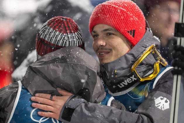 OLYMPICS - Winter Olympic Games, Olympische Spiele, Olympia, OS Milano Cortina 2026 PREDAZZO,ITALY,16.FEB.26 - OLYMPICS, Ski jumping, Skispringen, Ski, nordisch - Winter Olympic Games Milano Cortina 2026, large hill, Super Team, men. Image shows the congrats of Philipp Raimund (GER) to Jan Hoerl (AUT).  GEPAxpictures xOliverxLerch