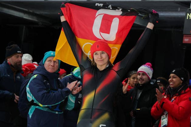 GIOCHI OLIMPICI - Olimpiadi Invernali Milano-Cortina 2026 - Bobsleigh Women s Laura Nolte from Germany, celebrates his silver medal during the Olympic Winter games, Winterspiele,Spiele, Summer games Milano-Cortina 2026, Bobsleigh Women s Monobob, Gold Medal race on February 16, 2026 at Cortina Sliding Center in Cortina d Ampezzo, Italy. Cortina D Ampezzo Italy  Copyright: xIPAxSport ABACAx