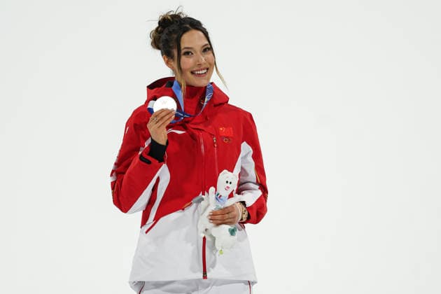 LIVIGNO, ITALY - FEBRUARY 16: Silver medalist Eileen Gu Ailing of Team China celebrates after competing in the Women s Freeski Big Air Final on day ten of the Milano Cortina 2026 Winter Olympic Games, Olympische Spiele, Olympia, OS at Livigno Snow Park on February 16, 2026 in Livigno, Italy.  Copyright: xCHINASPORTSx 111621938943