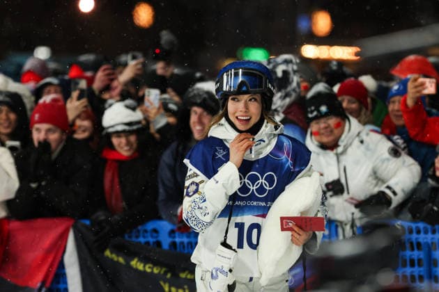 LIVIGNO, ITALY - FEBRUARY 16: Silver medalist Eileen Gu Ailing of Team China interacts with spectators after the Women s Freeski Big Air Final on day ten of the Milano Cortina 2026 Winter Olympic Games, Olympische Spiele, Olympia, OS at Livigno Snow Park on February 16, 2026 in Livigno, Italy.  Copyright: xCHINASPORTSx 111621939026