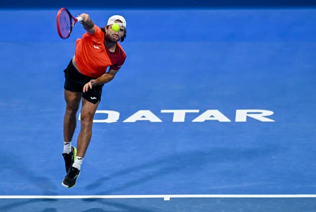 Qatar ExxonMobil Open 2026,Round of 32 in Doha - 16 Feb 2026 Tomas Machac of Czech Republic plays against Jannik Sinner of Italy (not in view) during the Round of 32 at the ATP, Tennis Herren men s Qatar ExxonMobil Open 2026 tennis tournament at the Khalifa International Tennis Complex. Jannik Sinner won against Tomas Machac 6-1,6-4. Doha Qatar Copyright: xNoushadxVariyattiyakkalx xSOPAxImagesx NVRITYAKAL4-010