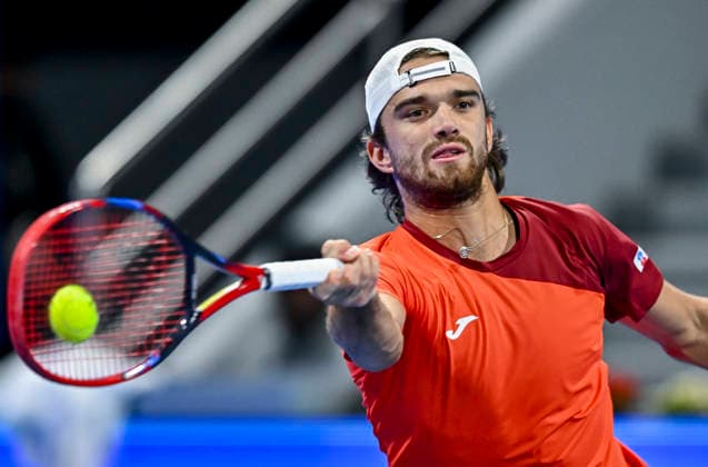 Qatar ExxonMobil Open 2026,Round of 32 in Doha - 16 Feb 2026 Tomas Machac of Czech Republic plays against Jannik Sinner of Italy (not in view) during the Round of 32 at the ATP, Tennis Herren men s Qatar ExxonMobil Open 2026 tennis tournament at the Khalifa International Tennis Complex. Jannik Sinner won against Tomas Machac 6-1,6-4. Doha Qatar Copyright: xNoushadxVariyattiyakkalx xSOPAxImagesx NVRITYAKAL4-018