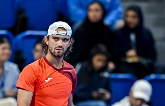 Qatar ExxonMobil Open 2026,Round of 32 in Doha - 16 Feb 2026 Tomas Machac of Czech Republic plays against Jannik Sinner of Italy (not in view) during the Round of 32 at the ATP, Tennis Herren men s Qatar ExxonMobil Open 2026 tennis tournament at the Khalifa International Tennis Complex. Jannik Sinner won against Tomas Machac 6-1,6-4. Doha Qatar Copyright: xNoushadxVariyattiyakkalx xSOPAxImagesx NVRITYAKAL4-028