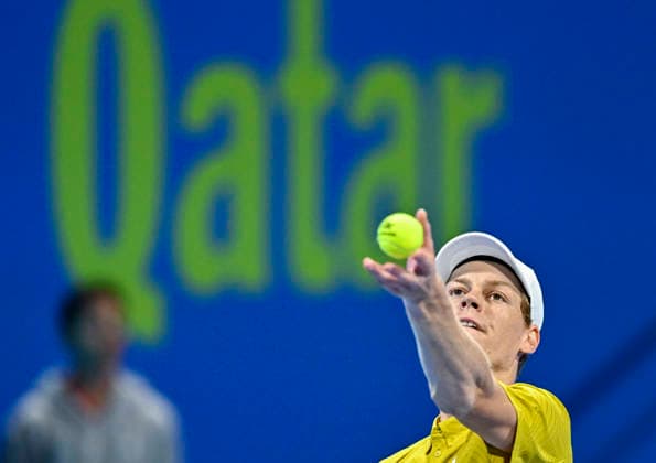 February 16, 2026, Doha, Qatar: Jannik Sinner of Italy plays against Tomas Machac of Czech Republic (not in view) during the Round of 32 at the ATP, Tennis Herren men s Qatar ExxonMobil Open 2026 tennis tournament at the Khalifa International Tennis Complex. Jannik Sinner won against Tomas Machac 6-1,6-4. Doha Qatar - ZUMAs197 20260216_aaa_s197_271 Copyright: xNoushadxVariyattiyakkalx