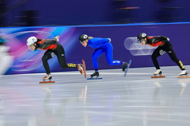 MILAN, ITALY - FEBRUARY 16: Gong Li (R1) and Zhang Chutong (R1) of Team China compete during the Short Track Speed skating, Eisschnelllauf Women s 1000m quarterfinals on day ten of the Milano Cortina 2026 Winter Olympic Games, Olympische Spiele, Olympia, OS at Milano Ice Skating Arena on February 16, 2026 in Milan, Italy.  Copyright: xChinaxNewsxServicex 111621950957