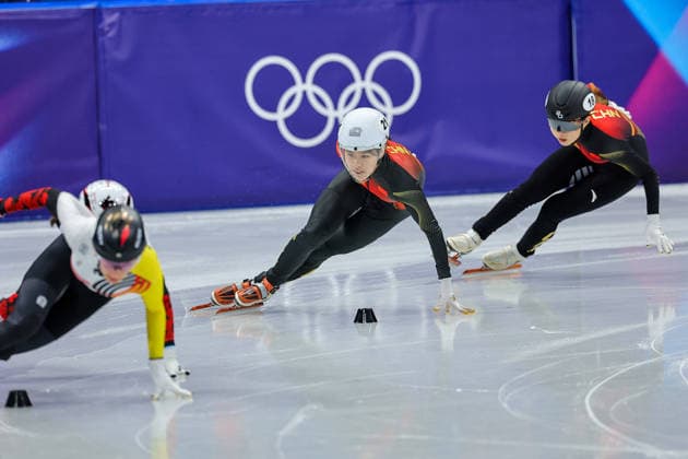 MILAN, ITALY - FEBRUARY 16: Gong Li (R1) and Zhang Chutong (L1) of Team China compete during the Short Track Speed skating, Eisschnelllauf Women s 1000m quarterfinals on day ten of the Milano Cortina 2026 Winter Olympic Games, Olympische Spiele, Olympia, OS at Milano Ice Skating Arena on February 16, 2026 in Milan, Italy.  Copyright: xChinaxNewsxServicex 111621950978