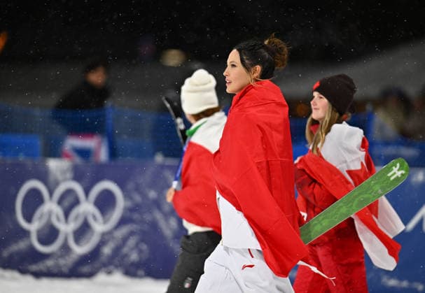 (260217) -- LIVIGNO, Feb. 17, 2026 -- Silver medalist Gu Ailing (front) of China reacts after the awarding ceremony of the freestyle skiing women s freeski big air event at the Milan-Cortina 2026 Olympic Winter games, Winterspiele,Spiele, Summer games in Livigno, Italy, Feb. 16, 2026. ) (MICO2026)ITALY-LIVIGNO-OLYMPIC WINTER GAMES-FREESTYLE SKIING-WOMEN S BIG AIR-FINAL ZhangxHongxiang 