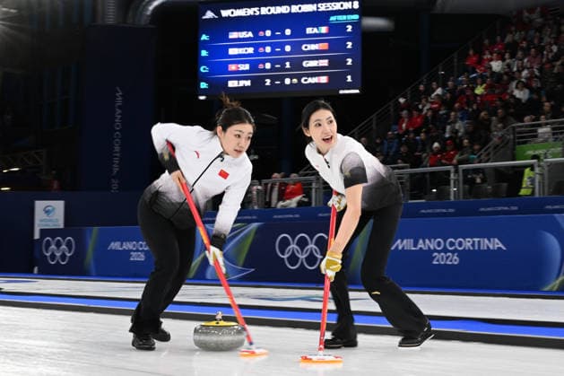 (260217) -- CORTINA D AMPEZZO, Feb. 17, 2026 -- Han Yu and Jiang Jiayi (R) of China compete during the curling women round robin session 8 match between China and South Korea at the Milan-Cortina 2026 Olympic Winter games, Winterspiele,Spiele, Summer games in Cortina, Italy, Feb. 16, 2026. ) (MICO2026)ITALY-CORTINA D AMPEZZO-OLYMPIC WINTER GAMES-CURLING-WOMEN-ROUND ROBIN-KOR VS CHN LianxYi 