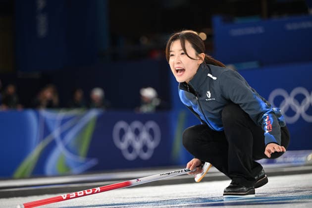 (260217) -- CORTINA D AMPEZZO, Feb. 17, 2026 -- Gim Eunji of South Korea competes during the curling women round robin session 8 match between China and South Korea at the Milan-Cortina 2026 Olympic Winter games, Winterspiele,Spiele, Summer games in Cortina, Italy, Feb. 16, 2026. ) (MICO2026)ITALY-CORTINA D AMPEZZO-OLYMPIC WINTER GAMES-CURLING-WOMEN-ROUND ROBIN-KOR VS CHN LianxYi 