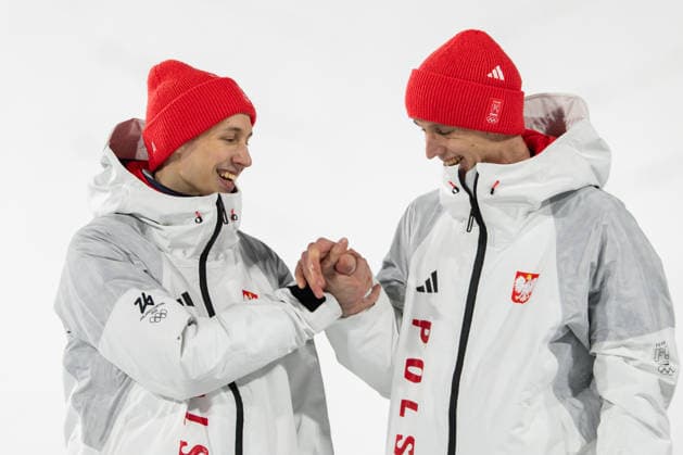 (260217) -- PREDAZZO, Feb. 17, 2026 -- Silver medalist Team Poland celebrate on the podium after the Ski jumping, Skispringen, Ski, nordisch men s super team event at the Milan-Cortina 2026 Olympic Winter games, Winterspiele,Spiele, Summer games in Predazzo, Italy, Feb. 16, 2026. ) (MICO2026)ITALY-PREDAZZO-OLYMPIC WINTER GAMES-SKI JUMPING-MEN S SUPER TEAM HuangxWei 