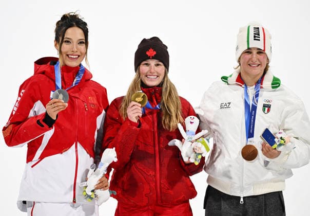(260217) -- LIVIGNO, Feb. 17, 2026 -- Gold medalist Megan Oldham (C) of Canada, silver medalist Gu Ailing (L) of China and bronze medalist Flora Tabanelli of Italy pose for photos during the awarding ceremony of the freestyle skiing women s freeski big air event at the Milan-Cortina 2026 Olympic Winter games, Winterspiele,Spiele, Summer games in Livigno, Italy, Feb. 16, 2026. ) (MICO2026)ITALY-LIVIGNO-OLYMPIC WINTER GAMES-FREESTYLE SKIING-WOMEN S BIG AIR-FINAL ZhangxHongxiang 