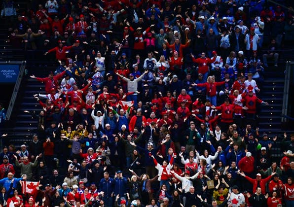 (260217) -- MILAN, Feb. 17, 2026 -- Spectators applaud during the Play-offs Semifinals match between Canada and Switzerland of Ice hockey, Eishockey Women at the Milan-Cortina 2026 Olympic Winter games, Winterspiele,Spiele, Summer games in Milan, Italy, Feb. 16, 2026. ) (MICO2026)ITALY-MILAN-OLYMPIC WINTER GAMES-ICE HOCKEY-WOMEN-PLAY-OFFS SEMIFINALS-CAN VS SUI TaoxXiyi 