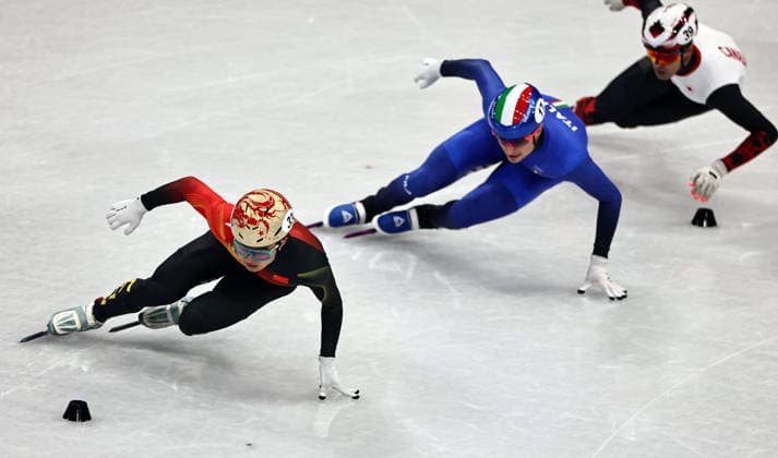 MILAN, ITALY - FEBRUARY 16: Li Wenlong of Team China competes during the Short Track Men s 5000m Relay on day ten of the Milano Cortina 2026 Winter Olympic Games, Olympische Spiele, Olympia, OS at Milano Ice Skating Arena on February 16, 2026 in Milan, Italy.  Copyright: xCHINASPORTSx 111621830066
