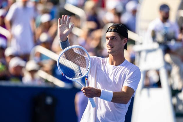 2026 Delray Beach Open - Day 1 In Delray Beach, Florida, on February 16, 2026, Terence Atmane of France waves to the crowd after defeating Patrick Kypson of the USA during their match on Day 1 of the Delray Beach Open at the Delray Tennis Center. Delray Beach FL United States  Copyright: xMauricioxPaizx originalFilename:paiz-2026delr260216_nppkD.jpg
