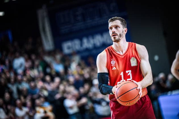 easycredit BBL Basketball Bundesliga 2025 2026 20. Spieltag 15.02.2026 Science City Jena vs FC Bayern München Basketball Andreas Obst (Bayern), Portrait mit Ball, Freiwurf Sparkassen Arena