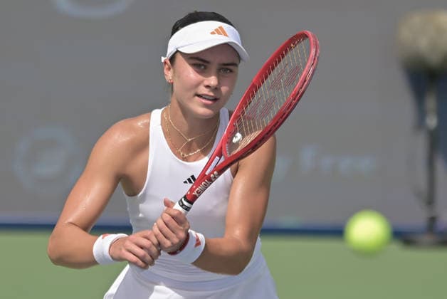 2026 Dubai Duty Free Tennis Championship DUBAI, UNITED ARAB EMIRATES - FEBRUARY 17: Iva Jovic of United States in action against Diana Shnaider (not seen) during the women s singles match on Day Three of the Dubai Duty Free Tennis Championships at Dubai Duty Free Tennis Stadium on February 17, 2026 in Dubai, United Arab Emirates. Waleed Zein Anadolu Dubai United Arab Emirates. Editorial use only. Please get in touch for any other usage.  Copyright: x2026xAnadoluxWaleedxZeinx