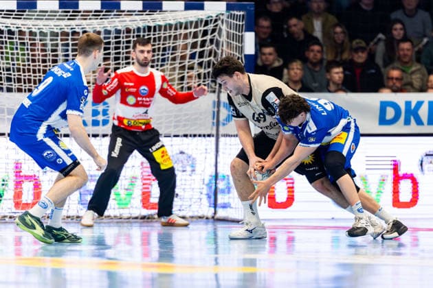 16.02.206, GER, Handball, Maenner, Saison 25 26, Daikin 1.Bl, 21.Spieltag, ThSV Eisenach - Bergischer HC Tillman Leu (ThSV Eisenach,99), Aron Seesing (Bergischer HC) 99817 Eisenach Werner-Assmann-Halle Am Sportp Thueringen Deutschland