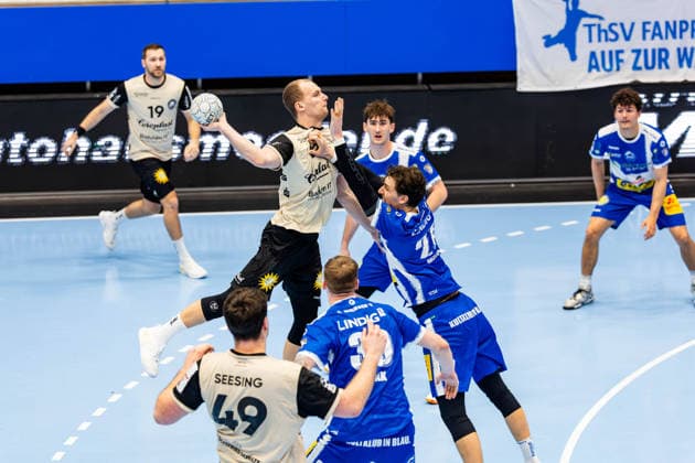 16.02.206, GER, Handball, Maenner, Saison 25 26, Daikin 1.Bl, 21.Spieltag, ThSV Eisenach - Bergischer HC Fynn Hangstein (Bergischer HC), Phillip Meyer (ThSV Eisenach,27) 99817 Eisenach Werner-Assmann-Halle Am Sportp Thueringen Deutschland
