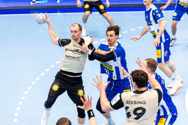 16.02.206, GER, Handball, Maenner, Saison 25 26, Daikin 1.Bl, 21.Spieltag, ThSV Eisenach - Bergischer HC Fynn Hangstein (Bergischer HC), Phillip Meyer (ThSV Eisenach,27) 99817 Eisenach Werner-Assmann-Halle Am Sportp Thueringen Deutschland