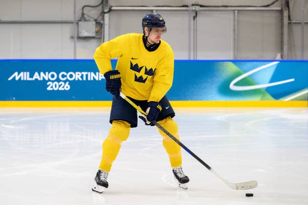 260217 Hampus Lindholm of Sweden at an Ice hockey, Eishockey practice session during day 11 of the 2026 Winter Olympics on February 17, 2026 in Milan. Photo: Carl Sandin BILDBYRAN kod CS CS0884 ishockey ice hockey Olympic Games, Olympische Spiele, Olympia, OS olympics winter olympics os ol olympiska spel vinter-os olympiske leker milano cortina 2026 milan cortina 2026 milano cortina 2026 olympic games milano cortina 2026 winter olympic games milano cortina-os milano cortina-ol vinter-ol 11 bbeng sverige sweden *** 260217 Hampus Lindholm of Sweden at an ice hockey practice session during day 11 of the 2026 Winter Olympics on February 17, 2026 in Milan Photo Carl Sandin BILDBYRAN kod CS CS0884 ishockey ice hockey olympic games olympics winter olympics os ol olympiska spel vinter os olympiske leker milano cortina 2026 milan cortina 2026 milano cortina 2026 olympic games milano cortina 2026 winter olympic games milano cortina os milano cortina ol vinter ol 11 bbeng sverige sweden  Copyright: CARLxSANDIN BB260217CS001