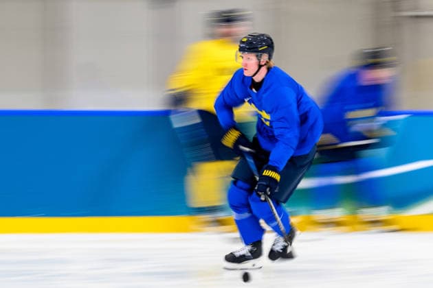260217 Rasmus Dahlin of Sweden at an Ice hockey, Eishockey practice session during day 11 of the 2026 Winter Olympics on February 17, 2026 in Milan. Photo: Carl Sandin BILDBYRAN kod CS CS0884 ishockey ice hockey Olympic Games, Olympische Spiele, Olympia, OS olympics winter olympics os ol olympiska spel vinter-os olympiske leker milano cortina 2026 milan cortina 2026 milano cortina 2026 olympic games milano cortina 2026 winter olympic games milano cortina-os milano cortina-ol vinter-ol 11 bbeng sverige sweden *** 260217 Rasmus Dahlin of Sweden at an ice hockey practice session during day 11 of the 2026 Winter Olympics on February 17, 2026 in Milan Photo Carl Sandin BILDBYRAN code CS CS0884 ice hockey ice hockey olympic games olympics winter olympics os ol olympiska spel vinter os olympiske leker milano cortina 2026 milan cortina 2026 milano cortina 2026 olympic games milano cortina 2026 winter olympic games milano cortina os milano cortina ol vinter ol 11 bbeng sverige sweden  Copyright: CARLxSANDIN BB260217CS008