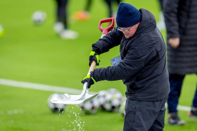 Bodo Glimt trains at Aspmyra Oslo 20260217 Salting around the pitch during training with Bodo Glimt at Aspmyra before the Champions League football match against Inter Photo Thomas Andersen NTB Oslo Norway EDITORIAL USE ONLY RESTRICTED USE FOR BETTING COMPANIES  Copyright: xThomasxAndersenx xNTBx