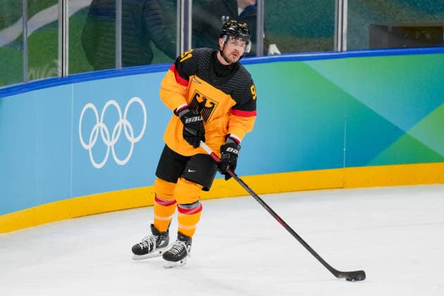Moritz Muller (Germany) controll the puck during the Ice hockey, Eishockey Men - Qualification Play-off match between Germany v France on day eleven of the Milano Cortina 2026 Winter Olympic Games, Olympische Spiele, Olympia, OS at Milano Santagiulia IHO Ice Hockey Arena on February 17, 2026 in Milan, Italy. (Photo by Alex Gottschalk DeFodi Images) - *** Moritz Muller Germany controll the puck during the Ice Hockey Men Qualification Play off match between Germany v France on day eleven of the Milano Cortina 2026 Winter Olympic games at Milano Santagiulia IHO Ice Hockey Arena on February 17, 2026 in Milan, Italy Photo by Alex Gottschalk DeFodi Images