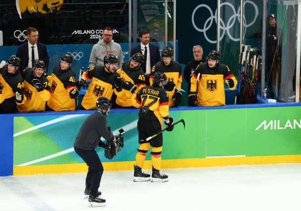 February 17, 2026, Milan, Lombardy, Italy: JOHN PETERKA 77 of Germany scores his side s third goal in the Play-off game between Team Germany and Team France at the Milano Cortina 2026 Olympic Games, Olympische Spiele, Olympia, OS Olympics 2026: Milano Cortina: Ice hockey, Eishockey Men: GER:FRA  - ZUMAc179 20260217_oly_c179_001 Copyright: xMickaelxChavetx