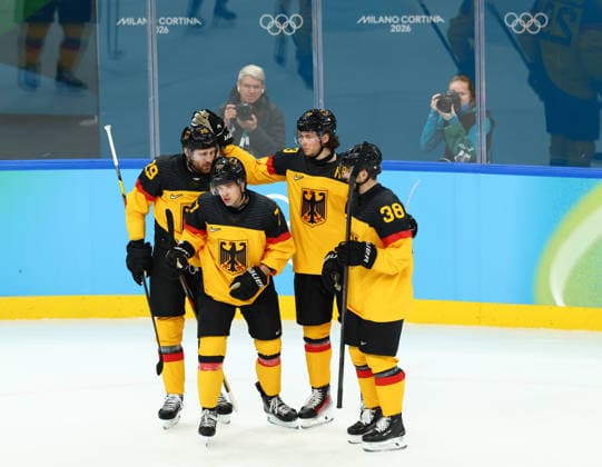 February 17, 2026, Milan, Lombardy, Italy: JOHN PETERKA 77 of Germany scores his side s third goal in the Play-off game between Team Germany and Team France at the Milano Cortina 2026 Olympic Games, Olympische Spiele, Olympia, OS Olympics 2026: Milano Cortina: Ice hockey, Eishockey Men: GER:FRA  - ZUMAc179 20260217_oly_c179_002 Copyright: xMickaelxChavetx