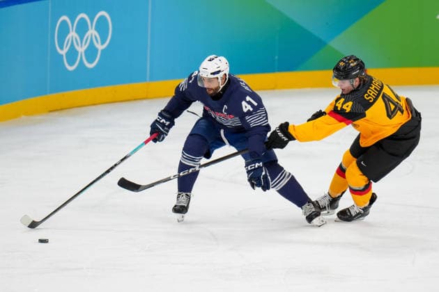 Pierre-Edouard Bellemare (France) und Joshua Samanski (Germany) battle for the puck during the Ice hockey, Eishockey Men - Qualification Play-off match between Germany v France on day eleven of the Milano Cortina 2026 Winter Olympic Games, Olympische Spiele, Olympia, OS at Milano Santagiulia IHO Ice Hockey Arena on February 17, 2026 in Milan, Italy. (Photo by Alex Gottschalk DeFodi Images) - *** Pierre Edouard Bellemare France and Joshua Samanski Germany battle for the puck during the Ice Hockey Men Qualification Play off match between Germany v France on day eleven of the Milano Cortina 2026 Winter Olympic games at Milano Santagiulia IHO Ice Hockey Arena on February 17, 2026 in Milan, Italy Photo by Alex Gottschalk DeFodi Images