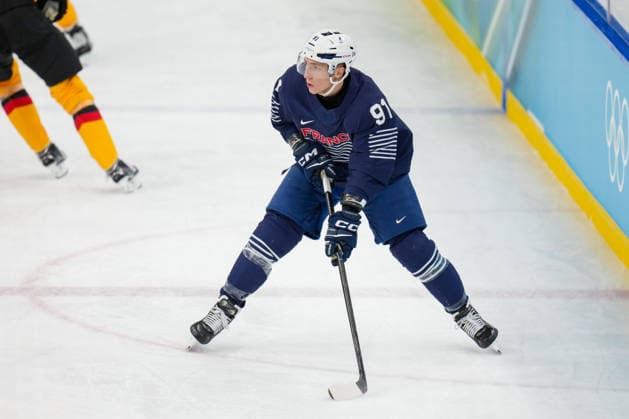 Floran Douay (France) controll the puck during the Ice hockey, Eishockey Men - Qualification Play-off match between Germany v France on day eleven of the Milano Cortina 2026 Winter Olympic Games, Olympische Spiele, Olympia, OS at Milano Santagiulia IHO Ice Hockey Arena on February 17, 2026 in Milan, Italy. (Photo by Alex Gottschalk DeFodi Images) - *** Floran Douay France controll the puck during the Ice Hockey Men Qualification Play off match between Germany v France on day eleven of the Milano Cortina 2026 Winter Olympic games at Milano Santagiulia IHO Ice Hockey Arena on February 17, 2026 in Milan, Italy Photo by Alex Gottschalk DeFodi Images