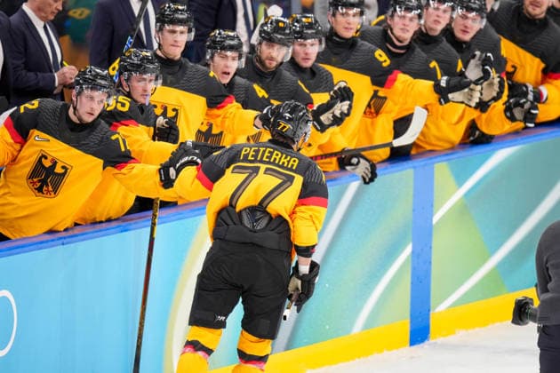 John Peterka (Germany) celebrates after scoring his team s third goal with teammates during the Ice hockey, Eishockey Men - Qualification Play-off match between Germany v France on day eleven of the Milano Cortina 2026 Winter Olympic Games, Olympische Spiele, Olympia, OS at Milano Santagiulia IHO Ice Hockey Arena on February 17, 2026 in Milan, Italy. (Photo by Alex Gottschalk DeFodi Images) - *** John Peterka Germany celebrates after scoring his team s third goal with teammates during the Ice Hockey Men Qualification Play off match between Germany v France on day eleven of the Milano Cortina 2026 Winter Olympic games at Milano Santagiulia IHO Ice Hockey Arena on February 17, 2026 in Milan, Italy Photo by Alex Gottschalk DeFodi Images