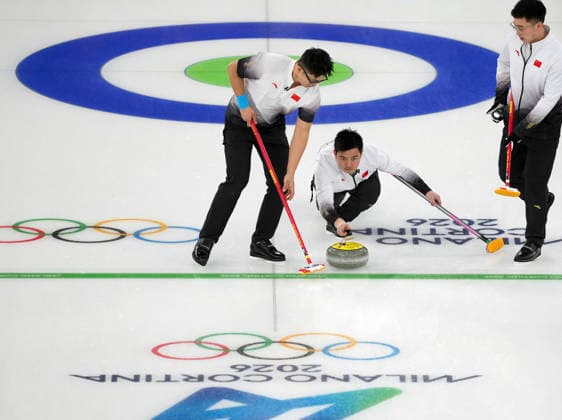 (260217) -- CORTINA D AMPEZZO, Feb. 17, 2026 -- Li Zhichao, Xu Xiaoming and Xu Jingtao (L-R) of China compete during the curling men s round robin session 9 match between China and the United States at the 2026 Milan-Cortina Winter Olympics in Cortina, Italy, Feb. 17, 2026. ) (MICO2026)ITALY-CORTINA D AMPEZZO-OLYMPIC Winter games, Winterspiele,Spiele, Summer games CURLING-MEN-ROUND ROBIN-CHN VS USA LixGang 