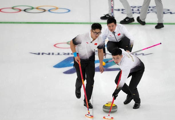 (260217) -- CORTINA D AMPEZZO, Feb. 17, 2026 -- Li Zhichao, Xu Xiaoming and Xu Jingtao (L-R) of China compete during the curling men s round robin session 9 match between China and the United States at the 2026 Milan-Cortina Winter Olympics in Cortina, Italy, Feb. 17, 2026. ) (MICO2026)ITALY-CORTINA D AMPEZZO-OLYMPIC Winter games, Winterspiele,Spiele, Summer games CURLING-MEN-ROUND ROBIN-CHN VS USA LixGang 