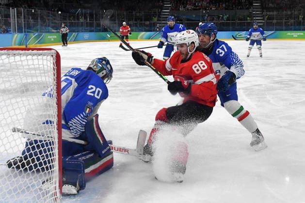 GIOCHI OLIMPICI - Olimpiadi Invernali Milano-Cortina 2026 - Ice hockey, Eishockey Phil Pietroniro (Italy) against Cristoph Bertschy (Suisse) during Ice Hockey, Olympic Winter games, Winterspiele,Spiele, Summer games Milano-Cortina 2026 in Milano, Italy, February 17 2026 Cortina D Ampezzo Italy  Copyright: xIPAxSport ABACAx