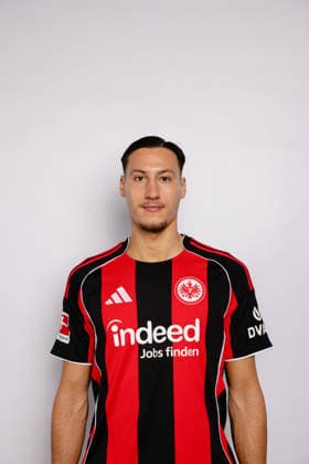 Fußball, Fussball, GER, Eintracht Frankfurt 2025 2026 Porträttermin, Younes Ebnoutalib (Eintracht Frankfurt) Fußball, Fussball, GER, Eintracht Frankfurt 2025 2026 Porträttermin Porträt Vorstellung xptt