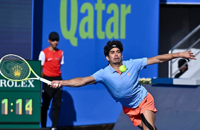 ATP, Tennis Herren QATAR EXXONMOBIL OPEN-ROUND OF 32 Moez Echargui of Tunisia competes against Stefanos Tsitsipas of Greece in the Round of 32 at the ATP men s Qatar ExxonMobil Open 2026 tennis tournament at the Khalifa International Tennis Complex in Doha, Qatar, on February 17, 2026. DOHA Qatar Copyright: xNOUSHADx