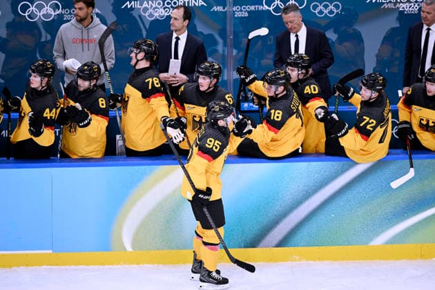 TIFFELS Frederik Team GER Jubel um Frederik Tiefes nach seinem Tor zum 2 : 0 Eishockey Vorrunde Spiel Deutschland - Frankreich Olympics - Olympische Winterspiele 2026 Mailand - Cortina 06 - 22 Februar 2026 in Italien am 17.02.2026 in Mailand *** TIFFELS Frederik Team GER Cheering for Frederik Tiefes after his goal for the 2 0 ice hockey preliminary round match Germany France Olympics Olympic Winter Games 2026 Milan Cortina 06 February 22, 2026 in Italy on February 17, 2026 in Milan Copyright: xx