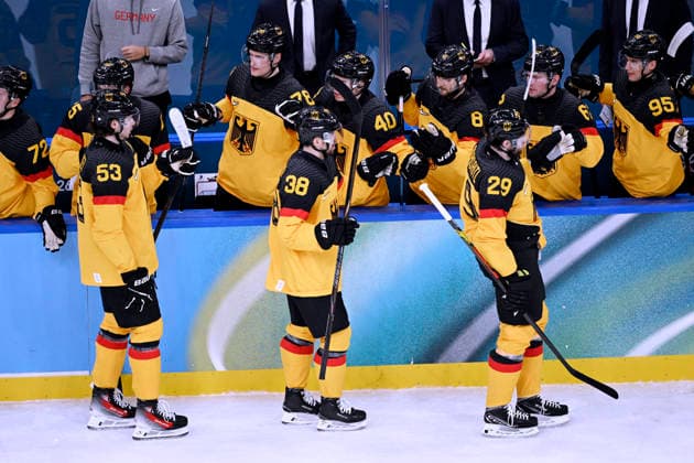 PETERKA John Team GER jubelt nach Tor zum 3 : 0 Eishockey Vorrunde Spiel Deutschland - Frankreich Olympics - Olympische Winterspiele 2026 Mailand - Cortina 06 - 22 Februar 2026 in Italien am 17.02.2026 in Mailand *** PETERKA John Team GER cheers after scoring a goal in the 3-0 ice hockey preliminary round match Germany France Olympics Olympic Winter Games 2026 Milan Cortina 06 February 22, 2026 in Italy on February 17, 2026 in Milan Copyright: xx