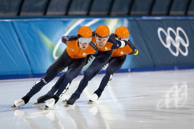 MILAN - Chris Huizinga, Jorrit Bergsma, and Stijn van de Bunt in action during the semifinals of the men s team pursuit long track Speed skating, Eisschnelllauf event at the Milano Speed Skating Stadium at the Milan Winter Olympics. ROBIN VAN LONKHUIJSEN ANP xVIxANPxSportx xxANPxIVx 550982273 originalFilename: 550982273.jpg