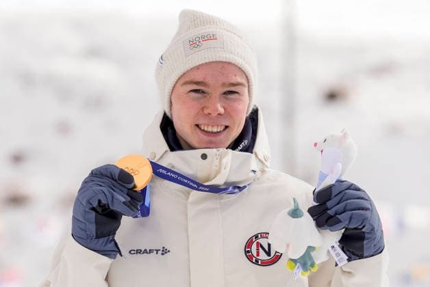 Winter Olympics in Milan Cortina 2026 Val di Fiemme, Italy 20260217. Jens Luraas Oftebro from Norway with the gold medal on the podium after the combined 10 km cross-country skiing at Lago di Tesero during the Winter Olympics in Milano Cortina 2026. Photo: Terje Pedersen NTB Val di Fiemme Italy EDITORIAL USE ONLY. RESTRICTED USE FOR BETTING COMPANIES Ref:_SPOwzcrKE4FLcw.jpg *** Winter Olympics in Milan Cortina 2026 Val di Fiemme, Italy 20260217 Jens Luraas Oftebro from Norway with the gold medal on the podium after the combined 10 km cross country skiing at Lago di Tesero during the Winter Olympics in Milano Cortina 2026 Photo Terje Pedersen NTB Val di Fiemme Italy EDITORIAL USE ONLY RESTRICTED USE FOR BETTING COMPANIES  Copyright: xTerjexPedersenx xNTBx