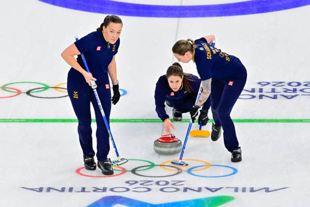 CORTINA, ITALY 20260217 Sara McManus, Anna Hasselborg, Agnes Knochenhauer and Sofia Scharback of team Hasselborg during the women s group stage match, round 9, between Sweden and Canada in the Olympic curling in Cortina. *** The image is included in the SPORTS PACKAGE. For others PAYMENT IMAGE *** CORTINA ITALY x10030x *** CORTINA, ITALY 20260217 Sara McManus, Anna Hasselborg, Agnes Knochenhauer and Sofia Scharback of team Hasselborg during the women s group stage match, round 9, between Sweden and Canada in the Olympic curling in Cortina The image is included in the SPORTS PACKAGE For others PAYMENT IMAGE CORTINA ITALY x10030x  Copyright: xJonasxEkströmer TTx 2026 OLYMPICS WOMEN S CURLING SWEDEN-CANADA