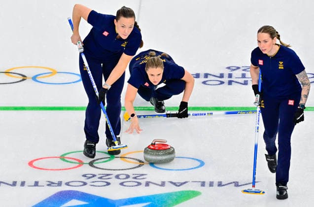 CORTINA, ITALY 20260217 Sara McManus, Anna Hasselborg, Agnes Knochenhauer and Sofia Scharback of team Hasselborg during the women s group stage match, round 9, between Sweden and Canada in the Olympic curling in Cortina. *** The image is included in the SPORTS PACKAGE. For others PAYMENT IMAGE *** CORTINA ITALY x10030x *** CORTINA, ITALY 20260217 Sara McManus, Anna Hasselborg, Agnes Knochenhauer and Sofia Scharback of team Hasselborg during the women s group stage match, round 9, between Sweden and Canada in the Olympic curling in Cortina The image is included in the SPORTS PACKAGE For others PAYMENT IMAGE CORTINA ITALY x10030x  Copyright: xJonasxEkströmer TTx 2026 OLYMPICS WOMEN S CURLING SWEDEN-CANADA