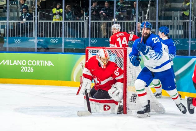 February 17, 2026, Milan, Lombardy, Italy: Goalkeeper Leonardo Genoni 63 Of Team Switzerland makes a save against Team Italy in the Preliminary Round Group B at the Milano Rho Ice hockey, Eishockey Arena in MILAN, Italy during the 2026 Milano Cortina Winter Olympics. Team Switzerland defeats Italy 3:0 and heads to the quarterfinals against Team Finland. Milan Italy - ZUMAa161 20260217_oly_a161_149 Copyright: xWalterxG.xArcex